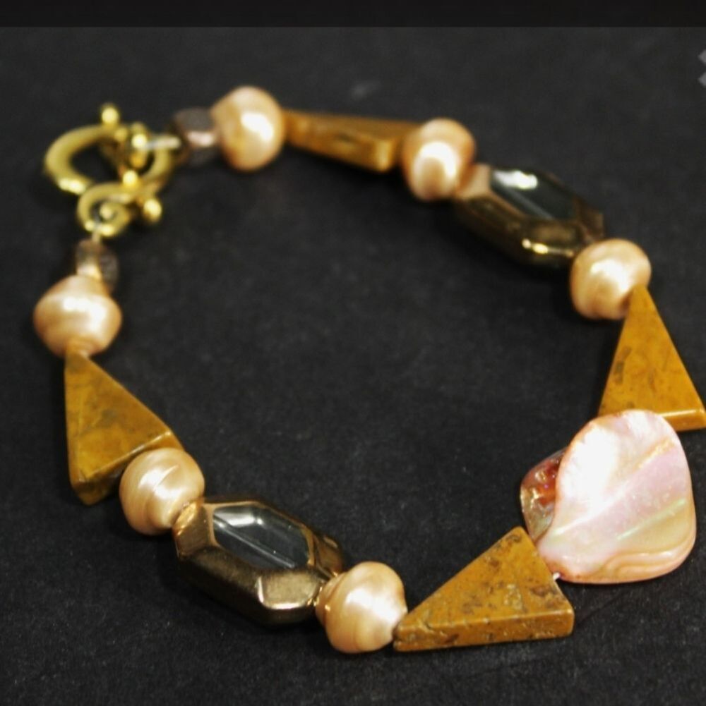 14k Gold Fill Agate and Freshwater Pearl Bracelet- handmade